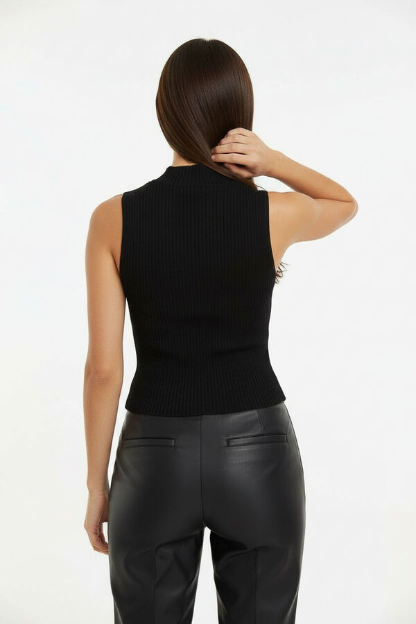 TOPS PLISURE NEGRO image number null