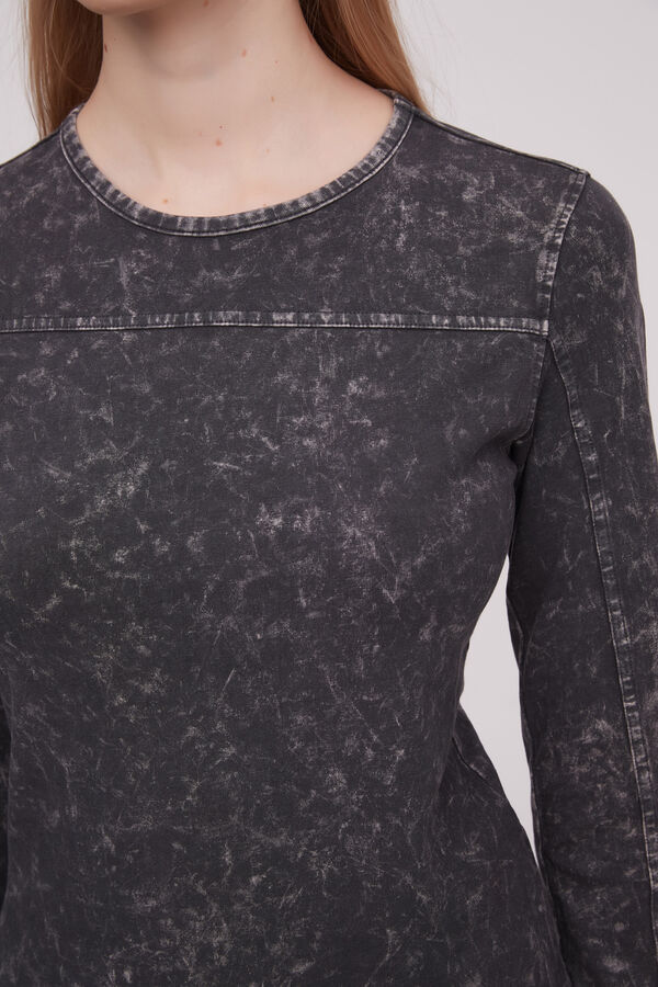 REMERA SACRLETT GRIS OSCURO image number null