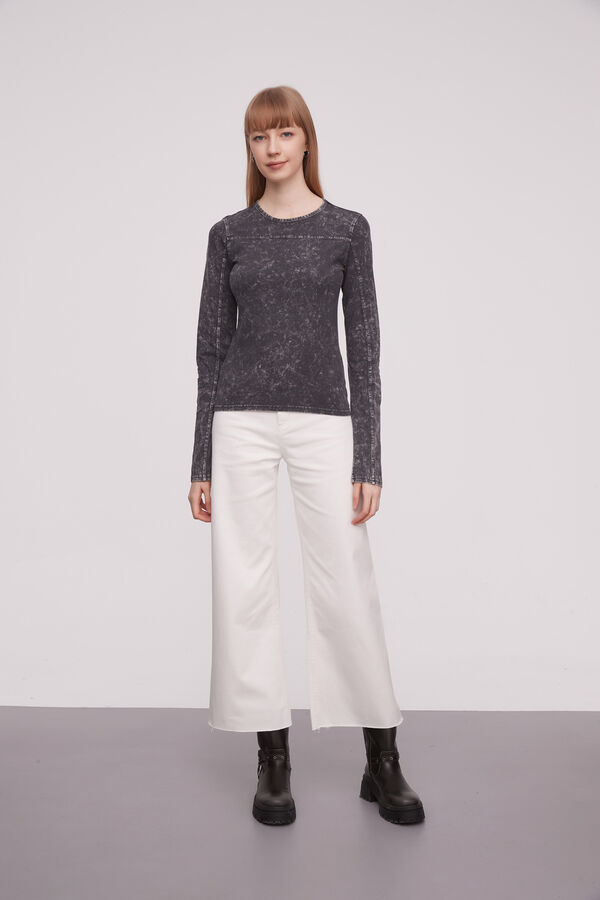REMERA SACRLETT GRIS OSCURO image number null