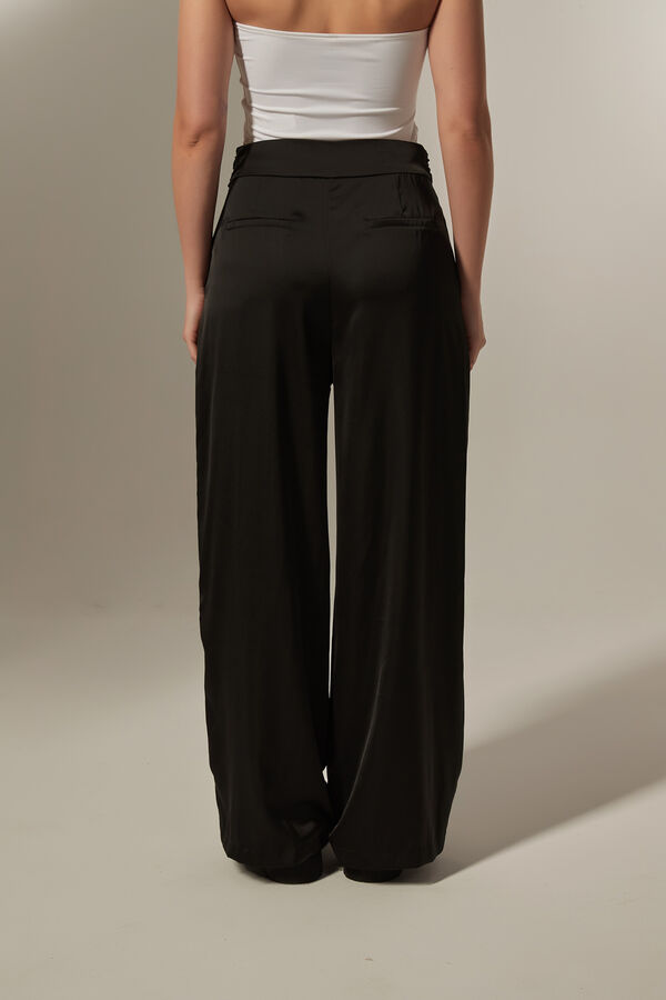 PANTALON SAQUERI NEGRO image number null