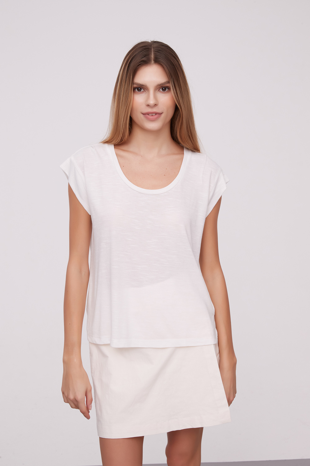 REMERA AILANA MARFIL  / OFF WHITE